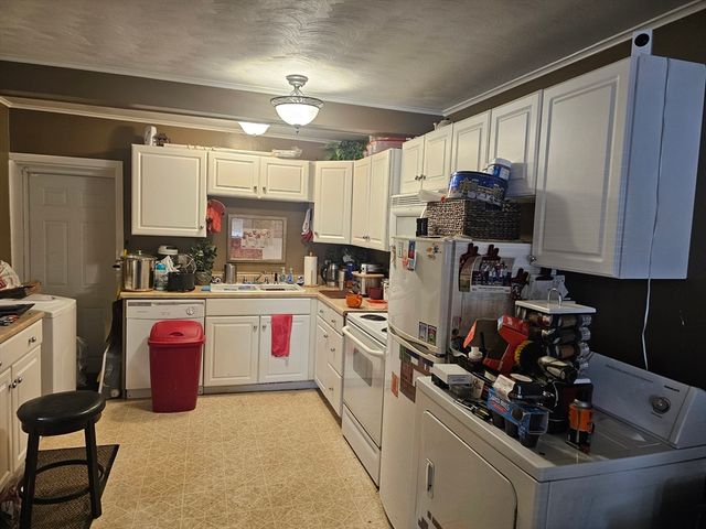 1934 Acushnet Ave, New Bedford, MA 02745