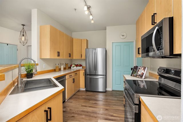 566 241st Lane SE, Sammamish, WA 98074