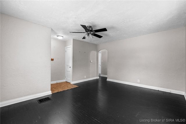 820 Mechanic Street, Jeffersonville, IN 47130