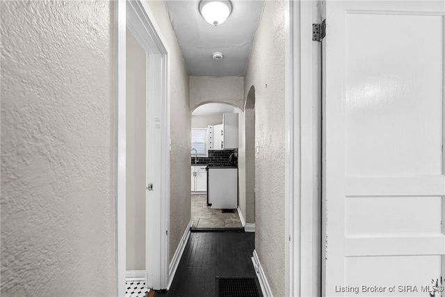 820 Mechanic Street, Jeffersonville, IN 47130