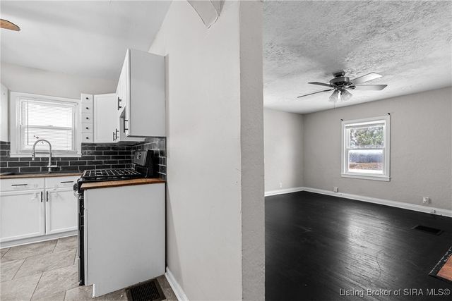 820 Mechanic Street, Jeffersonville, IN 47130