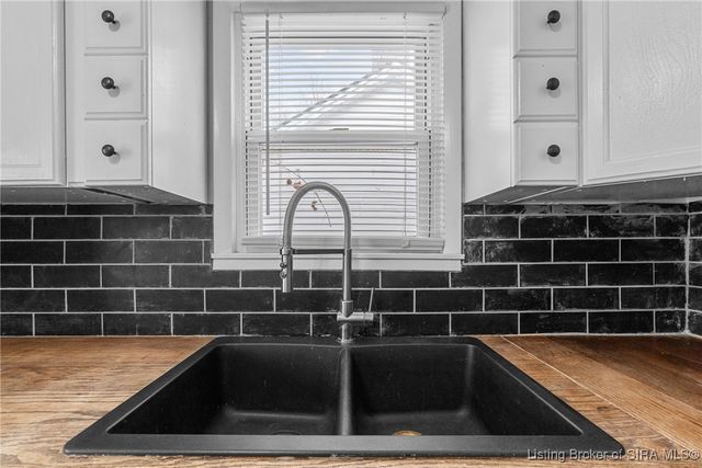 820 Mechanic Street, Jeffersonville, IN 47130