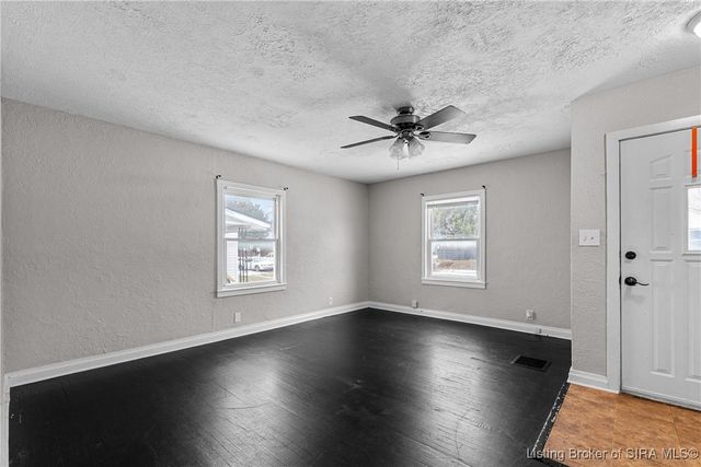 820 Mechanic Street, Jeffersonville, IN 47130