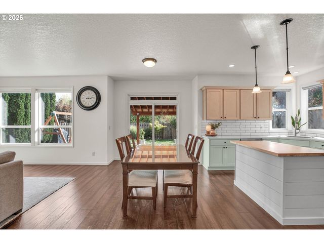 1024 HARTFORD Dr, Forest Grove, OR 97116