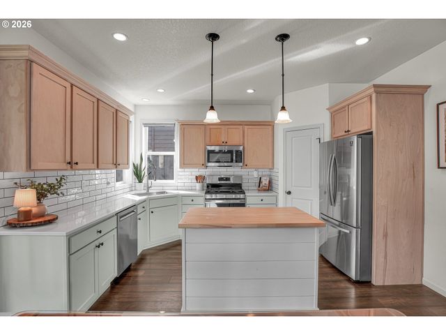 1024 HARTFORD Dr, Forest Grove, OR 97116