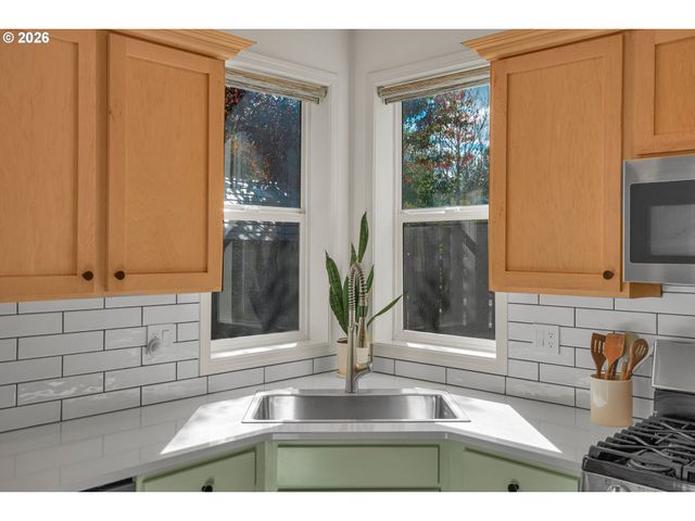 1024 HARTFORD Dr, Forest Grove, OR 97116