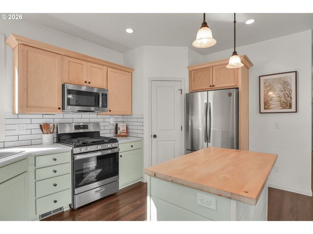 1024 HARTFORD Dr, Forest Grove, OR 97116
