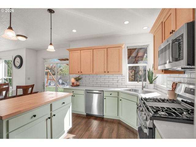 1024 HARTFORD Dr, Forest Grove, OR 97116
