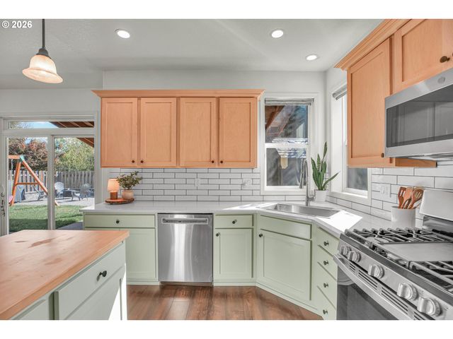 1024 HARTFORD Dr, Forest Grove, OR 97116