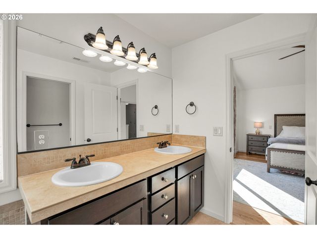 1024 HARTFORD Dr, Forest Grove, OR 97116