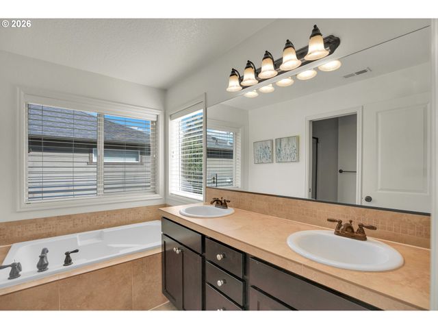 1024 HARTFORD Dr, Forest Grove, OR 97116