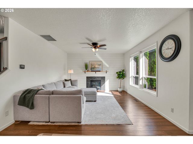 1024 HARTFORD Dr, Forest Grove, OR 97116