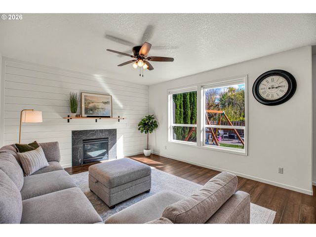 1024 HARTFORD Dr, Forest Grove, OR 97116