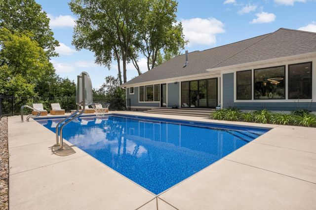 141 Mendota Road W, West Saint Paul, MN 55118