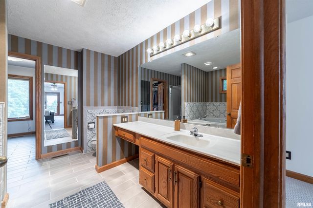 3939 Musholt Strasse Lane, Quincy, IL 62305