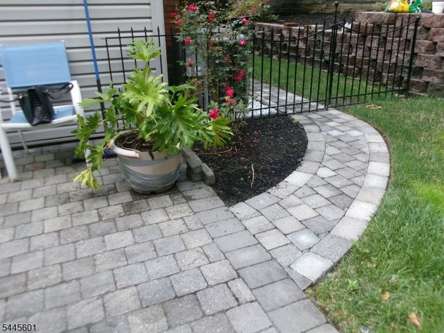 12 Wolfe Dr, Wanaque Boro, NJ 07465