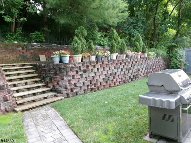 12 Wolfe Dr, Wanaque Boro, NJ 07465