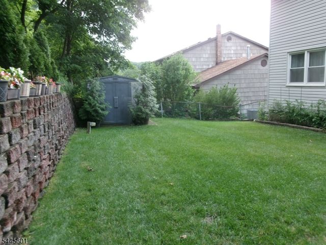 12 Wolfe Dr, Wanaque Boro, NJ 07465