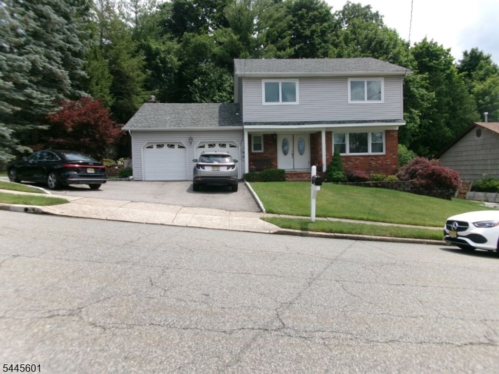 12 Wolfe Dr, Wanaque Boro, NJ 07465