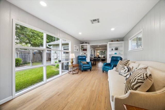 1402 Hewitt Drive, Houston, TX 77018