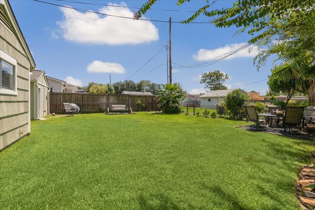 1402 Hewitt Drive, Houston, TX 77018