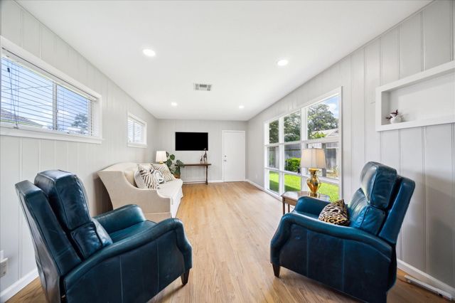1402 Hewitt Drive, Houston, TX 77018