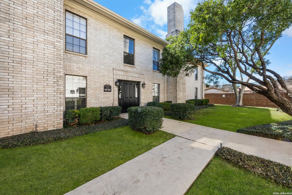 2611 Eisenhauer Rd Apt 901, San Antonio, TX 78209