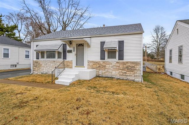 4332 Saint Leo Lane, St Ann, MO 63074