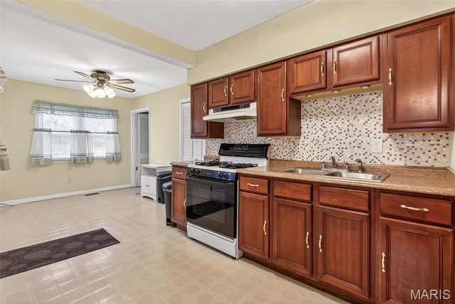 4332 Saint Leo Lane, St Ann, MO 63074