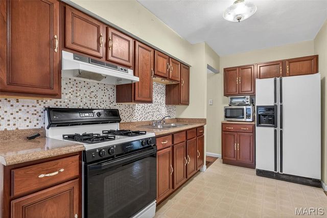 4332 Saint Leo Lane, St Ann, MO 63074