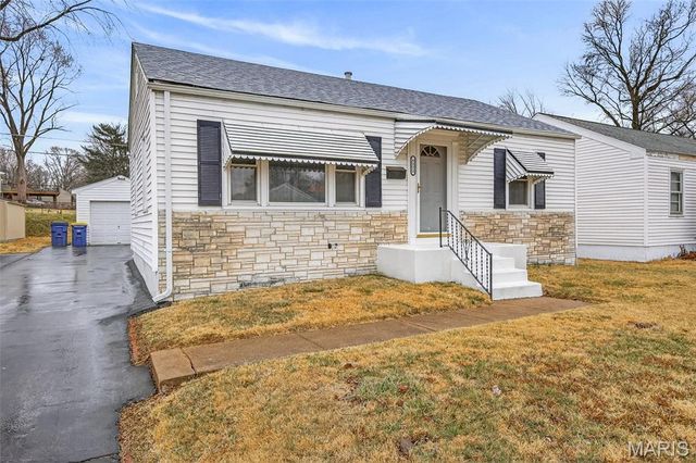 4332 Saint Leo Lane, St Ann, MO 63074