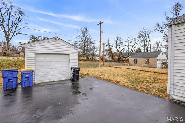 4332 Saint Leo Lane, St Ann, MO 63074