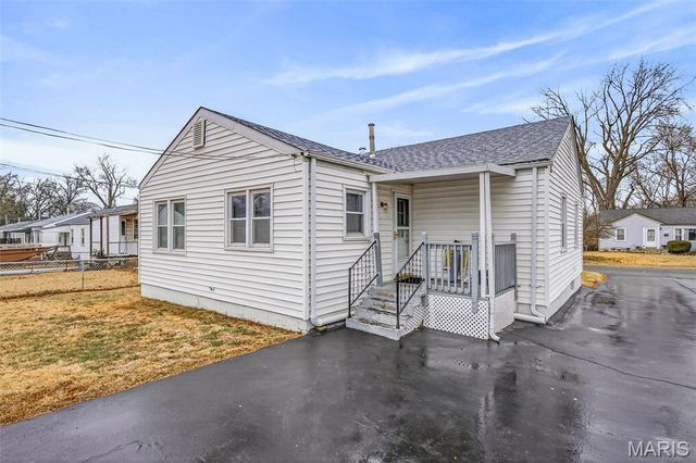 4332 Saint Leo Lane, St Ann, MO 63074