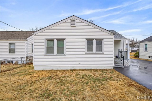 4332 Saint Leo Lane, St Ann, MO 63074