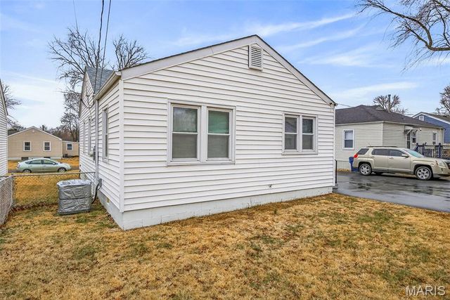 4332 Saint Leo Lane, St Ann, MO 63074