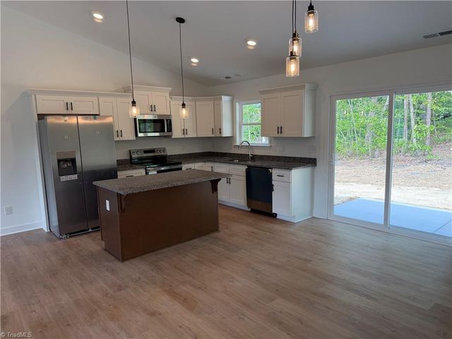 113 Hillside Drive, Thomasville, NC 27360