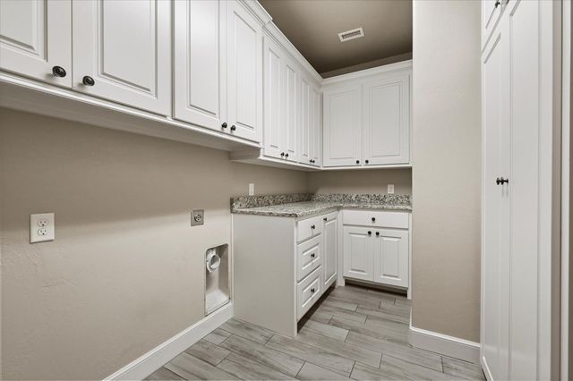 825 Ave T, Shallowater, TX 79363