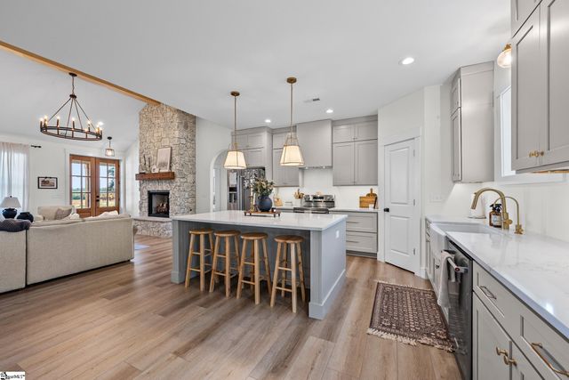 1444 Roddy Road, Campobello, SC 29322