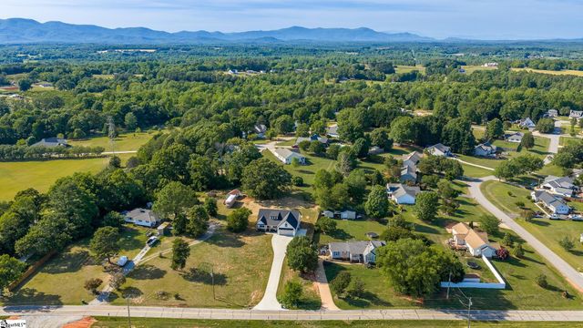 1444 Roddy Road, Campobello, SC 29322