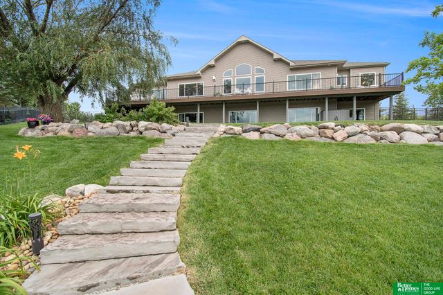 17808 S Reflection Avenue, Bennington, NE 68007