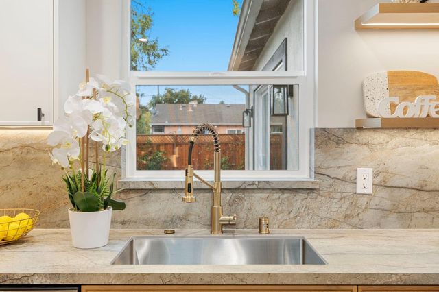 840 8th Avenue, Redwood City, CA 94063