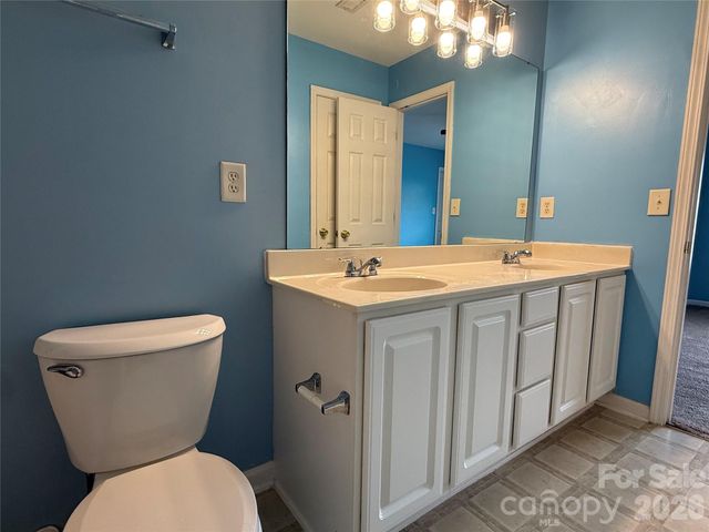8134 Kings Creek Drive, Charlotte, NC 28273