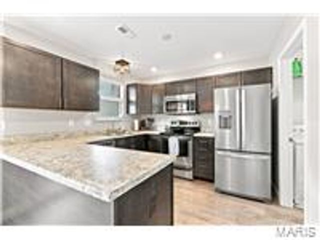 40 Trailside Court 2, St Peters, MO 63303