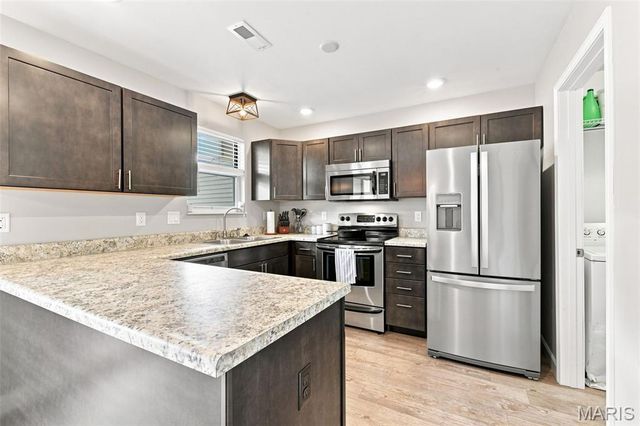 40 Trailside Court 2, St Peters, MO 63303