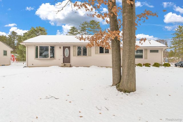 2140 W Drahner Road, Oxford Charter Township, MI 48371