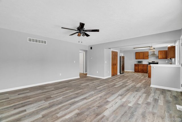 2140 W Drahner Road, Oxford Charter Township, MI 48371