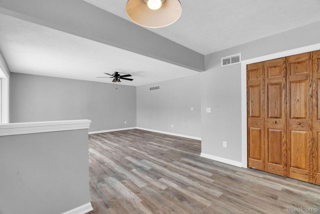 2140 W Drahner Road, Oxford Charter Township, MI 48371