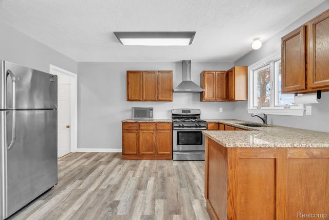 2140 W Drahner Road, Oxford Charter Township, MI 48371