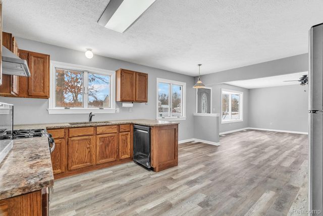 2140 W Drahner Road, Oxford Charter Township, MI 48371