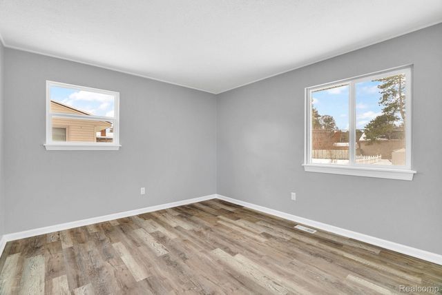 2140 W Drahner Road, Oxford Charter Township, MI 48371